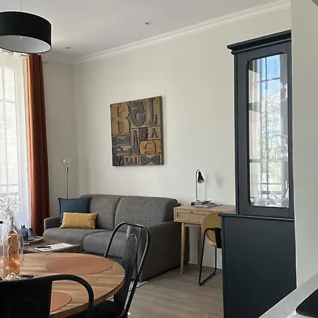 T2 Cosy Mirabeau Apartment
